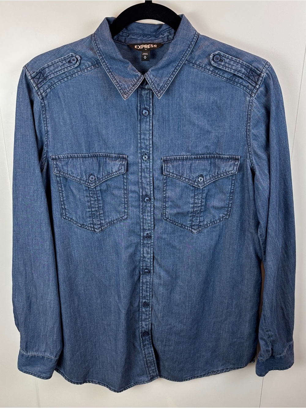 Express Denim Shirt Women's M Medium Wash Epaulets Chest Pockets Stretch Cotton